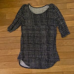 Black and white patterned tee shirt